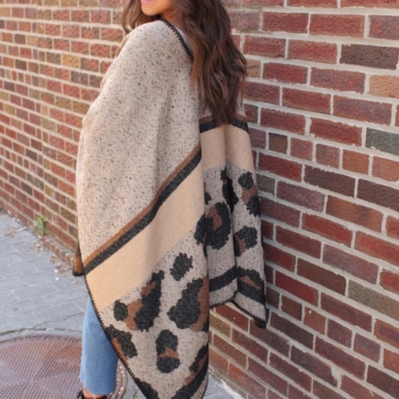 leopard Print Poncho - Picture 2 of 3
